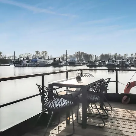 Gorgeous Ship In Ohe Laak With Kitchen 보트호텔