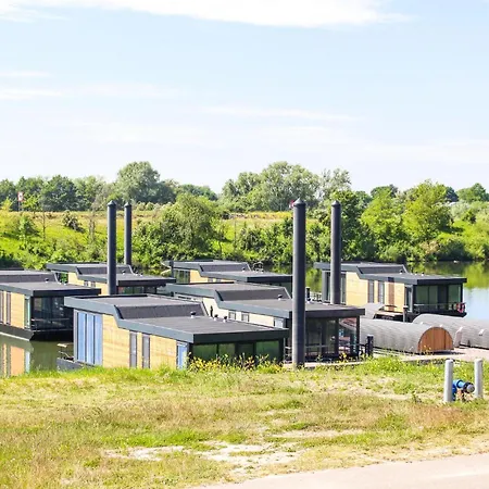 Amazing Ship In Ohe & Laak With Wifi