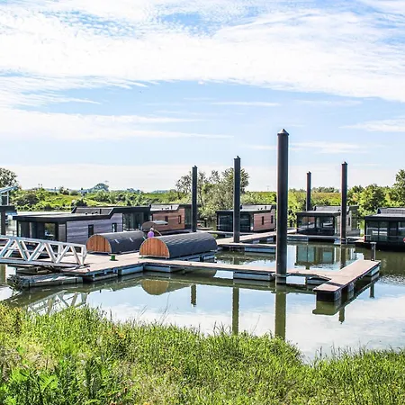 Gorgeous Ship In Ohe Laak With Kitchen * Ohé en Laak